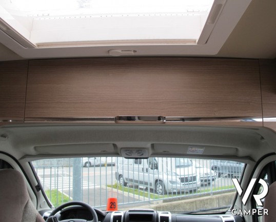 Malibù Van 600 Charming: camper furgonato usato 2 posti, lunghezza 6 metri con letto matrimoniale posteriore, in colorazione nero pastello