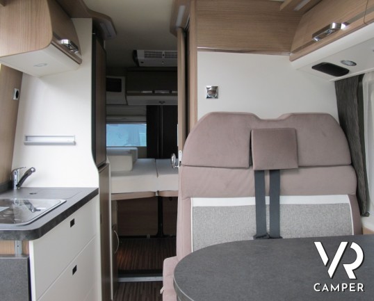 Malibù Van 600 Charming: camper furgonato usato 2 posti, lunghezza 6 metri con letto matrimoniale posteriore, in colorazione nero pastello