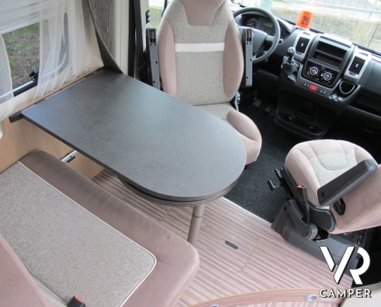 Malibù Van 600 Charming: camper furgonato usato 2 posti, lunghezza 6 metri con letto matrimoniale posteriore, in colorazione nero pastello