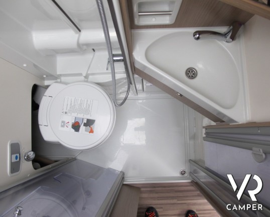 Malibù Van 600 Charming: camper furgonato usato 2 posti, lunghezza 6 metri con letto matrimoniale posteriore, in colorazione nero pastello