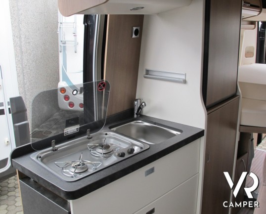 Malibù Van 600 Charming: camper furgonato usato 2 posti, lunghezza 6 metri con letto matrimoniale posteriore, in colorazione nero pastello