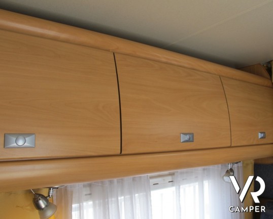 Challanger 153: camper mansardato usato con letti a castello alterale, dinette centrale, ampio bagno e mansarda spaziosa. Ottimo per prime esperienze.