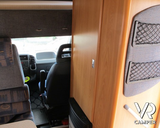 Challanger 153: camper mansardato usato con letti a castello alterale, dinette centrale, ampio bagno e mansarda spaziosa. Ottimo per prime esperienze.