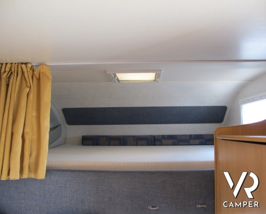 Challanger 153: camper mansardato usato con letti a castello alterale, dinette centrale, ampio bagno e mansarda spaziosa. Ottimo per prime esperienze.