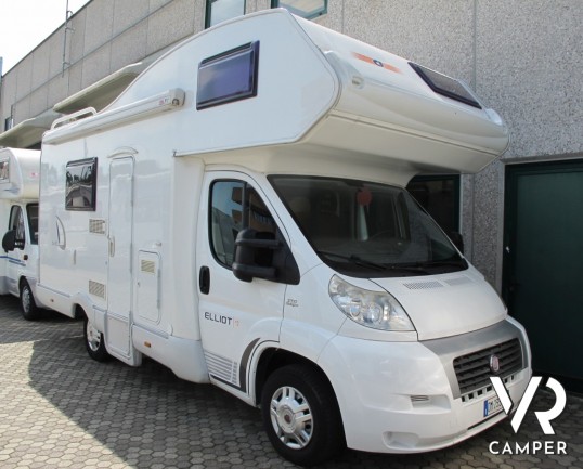 CI Elliot 10: camper mansardato usato con letti a castello laterali, bagno con doccia separata e meccanica Fiat Ducato M-Jet