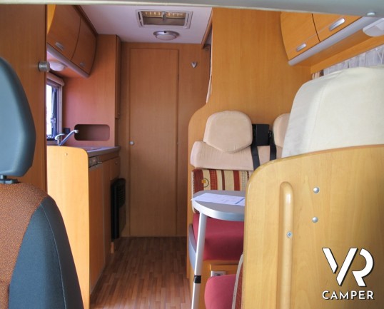 CI Elliot 10: camper mansardato usato con letti a castello laterali, bagno con doccia separata e meccanica Fiat Ducato M-Jet