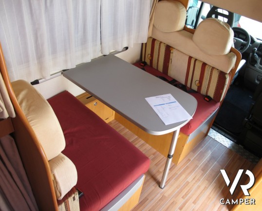 CI Elliot 10: camper mansardato usato con letti a castello laterali, bagno con doccia separata e meccanica Fiat Ducato M-Jet