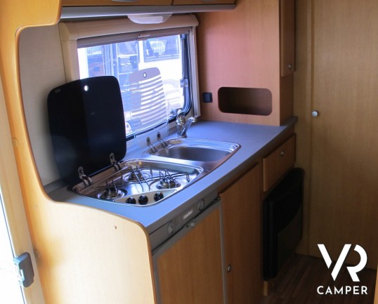 CI Elliot 10: camper mansardato usato con letti a castello laterali, bagno con doccia separata e meccanica Fiat Ducato M-Jet