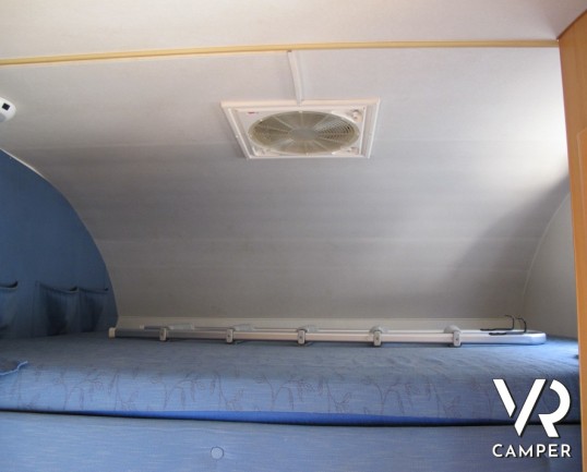 McLouis Gleen 430: camper mansardato usato a Torino con letti a castello laterali, perfetto per la famiglia di 6 persone