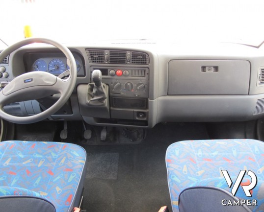 McLouis Gleen 430: camper mansardato usato a Torino con letti a castello laterali, perfetto per la famiglia di 6 persone