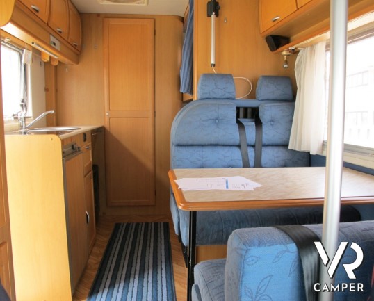 McLouis Gleen 430: camper mansardato usato a Torino con letti a castello laterali, perfetto per la famiglia di 6 persone