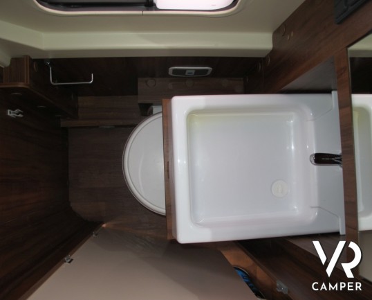 Roller Team Livingstone Maxi 2 Prestige: camper furgonato usato 2 posti, ottimo per la coppia e per viaggiare in modo snello e veloce.