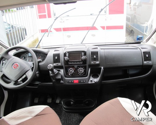 Roller Team Livingstone Maxi 2 Prestige: camper furgonato usato 2 posti, ottimo per la coppia e per viaggiare in modo snello e veloce.