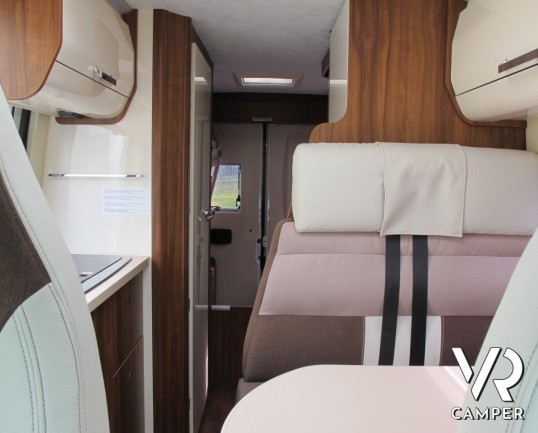 Roller Team Livingstone Maxi 2 Prestige: camper furgonato usato 2 posti, ottimo per la coppia e per viaggiare in modo snello e veloce.