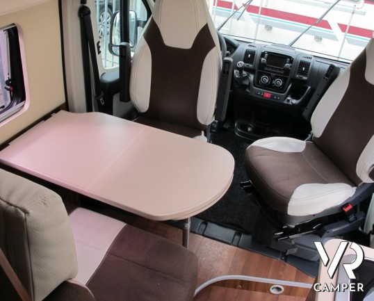 Roller Team Livingstone Maxi 2 Prestige: camper furgonato usato 2 posti, ottimo per la coppia e per viaggiare in modo snello e veloce.