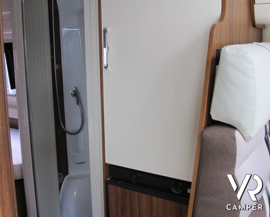 Roller Team Livingstone Maxi 2 Prestige: camper furgonato usato 2 posti, ottimo per la coppia e per viaggiare in modo snello e veloce.