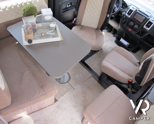 Burstner Ixeo I 700: camper motorhome con letto nautico e letto basculante, 4 posti omologati, cabina doccia indipendente, doppio pavimento e garage.