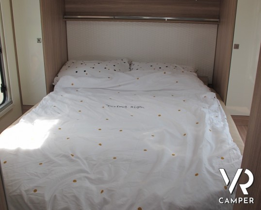 Burstner Ixeo I 700: camper motorhome con letto nautico e letto basculante, 4 posti omologati, cabina doccia indipendente, doppio pavimento e garage.