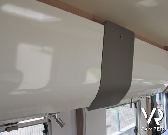 Burstner Ixeo I 700: camper motorhome con letto nautico e letto basculante, 4 posti omologati, cabina doccia indipendente, doppio pavimento e garage.