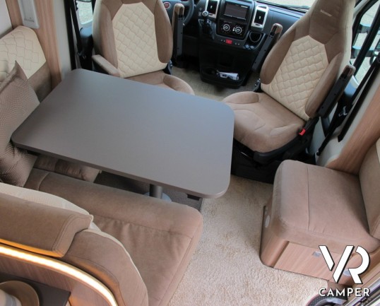 Burstner Ixeo T 690 G: camper semintegrale con letti gemelli e letto basculante, 4 posti omologati, ampio garage.