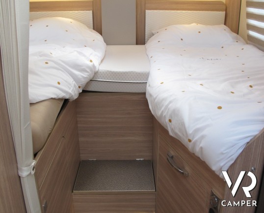 Burstner Ixeo T 690 G: camper semintegrale con letti gemelli e letto basculante, 4 posti omologati, ampio garage.