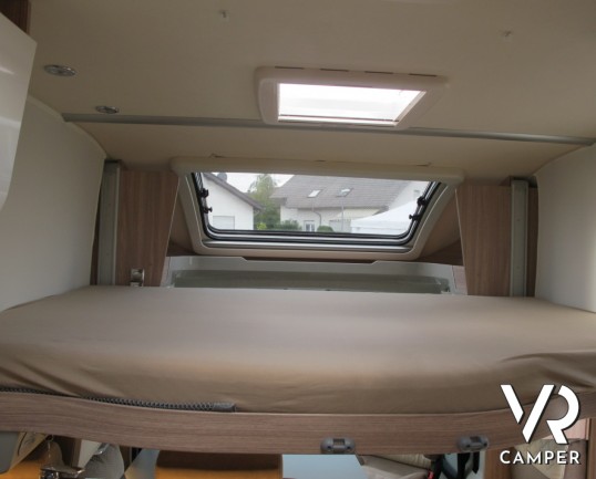 Burstner Ixeo T 690 G: camper semintegrale con letti gemelli e letto basculante, 4 posti omologati, ampio garage.