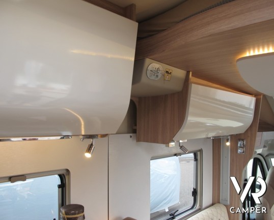 Burstner Ixeo T 690 G: camper semintegrale con letti gemelli e letto basculante, 4 posti omologati, ampio garage.