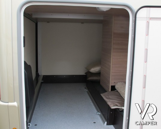 Burstner Ixeo T 690 G: camper semintegrale con letti gemelli e letto basculante, 4 posti omologati, ampio garage.