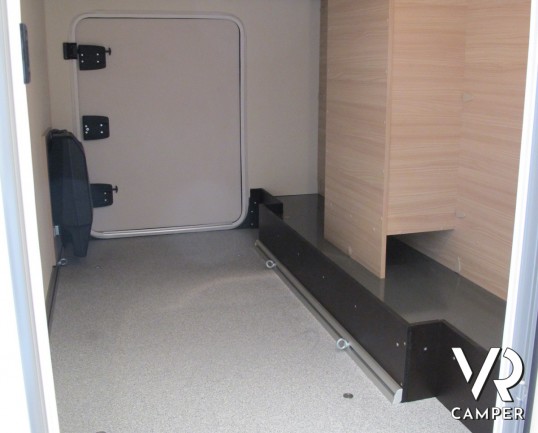 Burstner Lyseo TD Privilege 690 G: camper semintegrale nuovo con letti gemelli e garage, letto basculante elettrico anteriore, cucina ad angolo