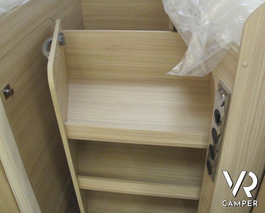 Burstner Lyseo TD Privilege 690 G: camper semintegrale nuovo con letti gemelli e garage, letto basculante elettrico anteriore, cucina ad angolo