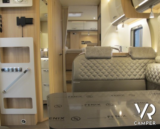 Burstner Lyseo TD Privilege 690 G: camper semintegrale nuovo con letti gemelli e garage, letto basculante elettrico anteriore, cucina ad angolo