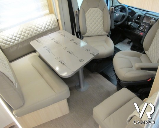 Burstner Lyseo TD Privilege 690 G: camper semintegrale nuovo con letti gemelli e garage, letto basculante elettrico anteriore, cucina ad angolo