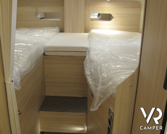 Burstner Lyseo TD Privilege 690 G: camper semintegrale nuovo con letti gemelli e garage, letto basculante elettrico anteriore, cucina ad angolo