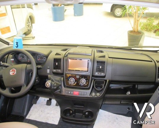 Burstner Lyseo TD Privilege 690 G: camper semintegrale nuovo con letti gemelli e garage, letto basculante elettrico anteriore, cucina ad angolo