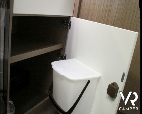 Carado T 132: camper semintegrale nuovo compatto con ampio garage per biciclette, letto matrimoniale posteriore e doccia separabile in bagno