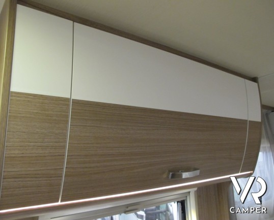 Carado T 132: camper semintegrale nuovo compatto con ampio garage per biciclette, letto matrimoniale posteriore e doccia separabile in bagno