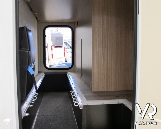 Carado T 132: camper semintegrale nuovo compatto con ampio garage per biciclette, letto matrimoniale posteriore e doccia separabile in bagno