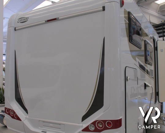 Carado T 132: camper semintegrale nuovo compatto con ampio garage per biciclette, letto matrimoniale posteriore e doccia separabile in bagno