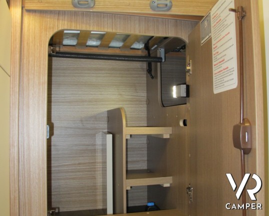 Carado T 132: camper semintegrale nuovo compatto con ampio garage per biciclette, letto matrimoniale posteriore e doccia separabile in bagno