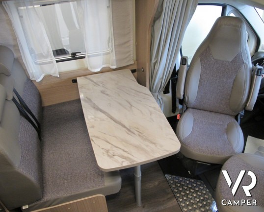 Carado T 135 - camper nuovo semintegrale compatto, con garage per biciclette, letto matrimoniale posteriore