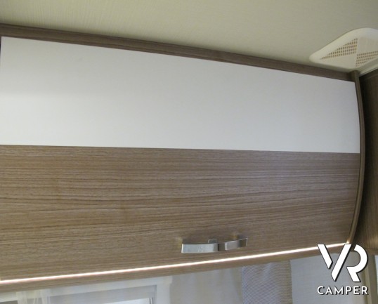 Carado T 135 - camper nuovo semintegrale compatto, con garage per biciclette, letto matrimoniale posteriore