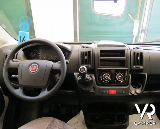 Carado T 135 - camper nuovo semintegrale compatto, con garage per biciclette, letto matrimoniale posteriore