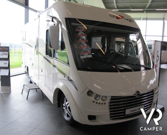 Carthago C-Tourer I 148: camper motorhome, telaio AL-KO, letti gemelli, 4 posti omologati, doppio pavimento, grandi armadi, garage.