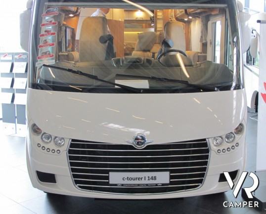 Carthago C-Tourer I 148: camper motorhome, telaio AL-KO, letti gemelli, 4 posti omologati, doppio pavimento, grandi armadi, garage.