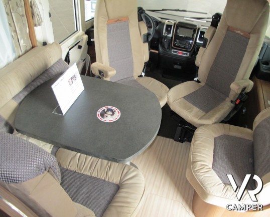 Carthago C-Tourer I 148: camper motorhome, telaio AL-KO, letti gemelli, 4 posti omologati, doppio pavimento, grandi armadi, garage.