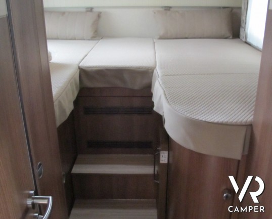 Carthago C-Tourer I 148: camper motorhome, telaio AL-KO, letti gemelli, 4 posti omologati, doppio pavimento, grandi armadi, garage.
