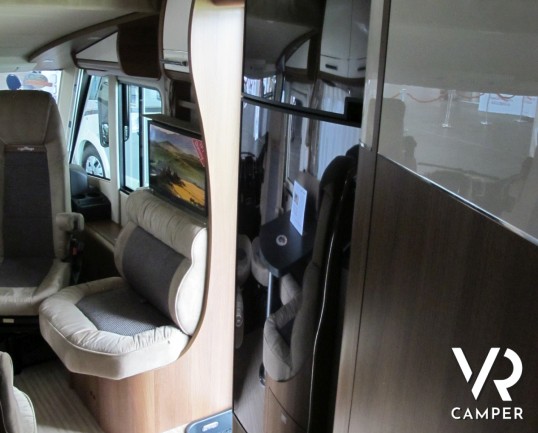 Carthago C-Tourer I 148: camper motorhome, telaio AL-KO, letti gemelli, 4 posti omologati, doppio pavimento, grandi armadi, garage.