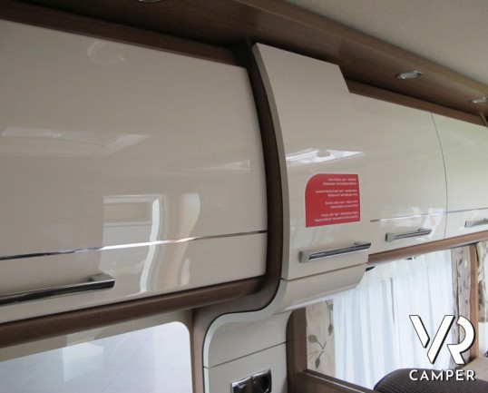 Carthago C-Tourer I 148: camper motorhome, telaio AL-KO, letti gemelli, 4 posti omologati, doppio pavimento, grandi armadi, garage.