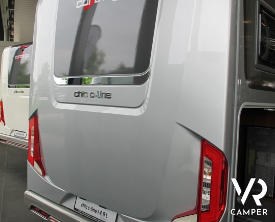 Chic C-Line I 4.9 LE / L Superior: camper motorhome 4 posti, con letti gemelli, doppio pavimento, doccia indipendente e garage.