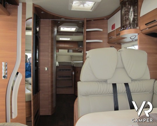 Carthago Chic C-Line I 5.9 XL LE: camper motorhome 4 posti omologati, telaio AL-KO, doppio pavimento, letti gemelli, bagno con doccia indipendente, ga